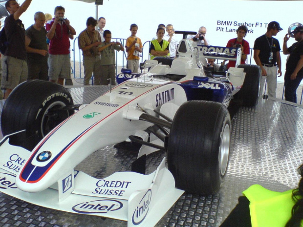 BMW SAUBER PIT LANE PARK #KubicaBMWSauber