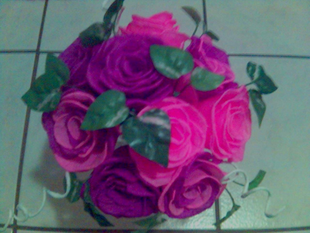 bukiet urodzinowy z 9 róż, kolory: róż, fiolet i mieszane #bukiet #KwiatyZBibuły #handmade