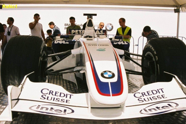 BMW Sauber F1.07 wyraźnie stare przednie skrzydło :-)