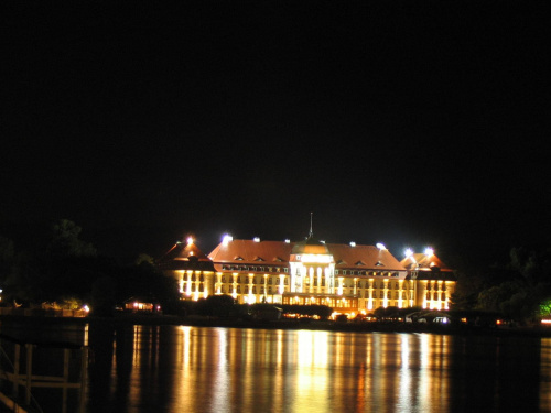 Grand Hotel w Sopocie, nocna fotka zrobiona z molo, celowo trochę sfuszerowana :) #sopot #GrandHotel