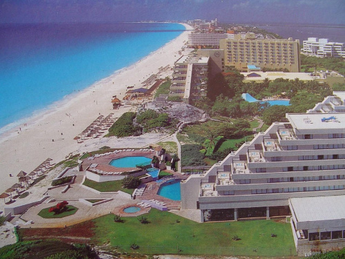 Mexico i wspaniałe Cancun 2003 Jest b rozległe tzw szczęśliwa 7 bezpieczne polecam: xcaret , isla mujeras, tulum, Chiten itza. Doskonałe dyskoteki Dady cool i Coco Bongo:beautiful Cancun