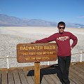 Badwater-wyschniete jezioro w Dolinie Śmierci ok.80m pod poziomem morza