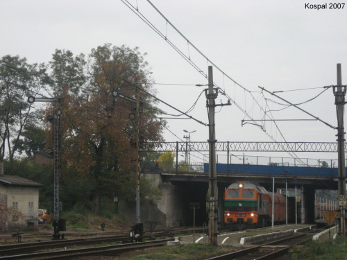 02.10.2007 M62-1208 z pociągiem towarowym niebezpiecznym z Polic Chemia.