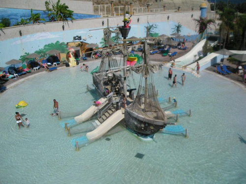 W takim basenie dzieci napewno beda sie dobrze bawic:) #aquapark #basen #Rodos #statek #roślinki #palma #egzotyczne
